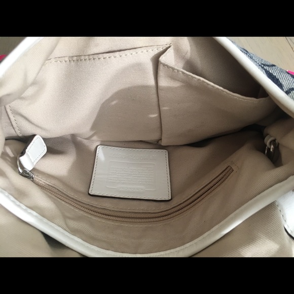 Authentic Coach canvas handbag - Picture 7 of 9